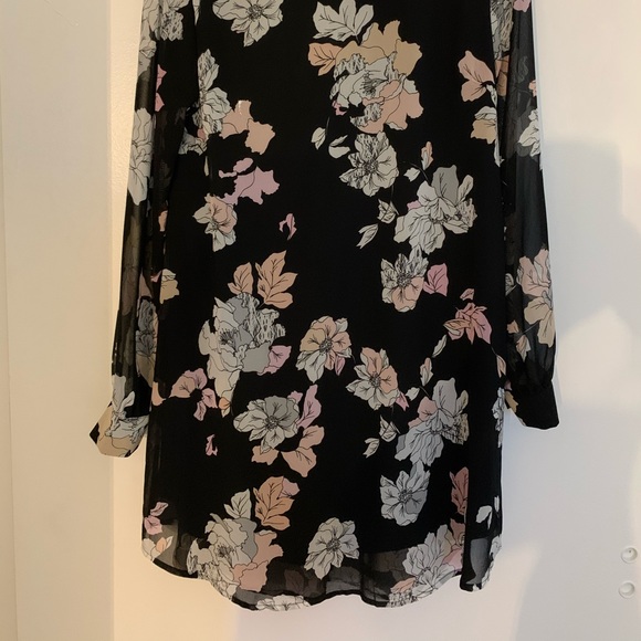 astr long sleeve, lightweight floral dress - Picture 2 of 7